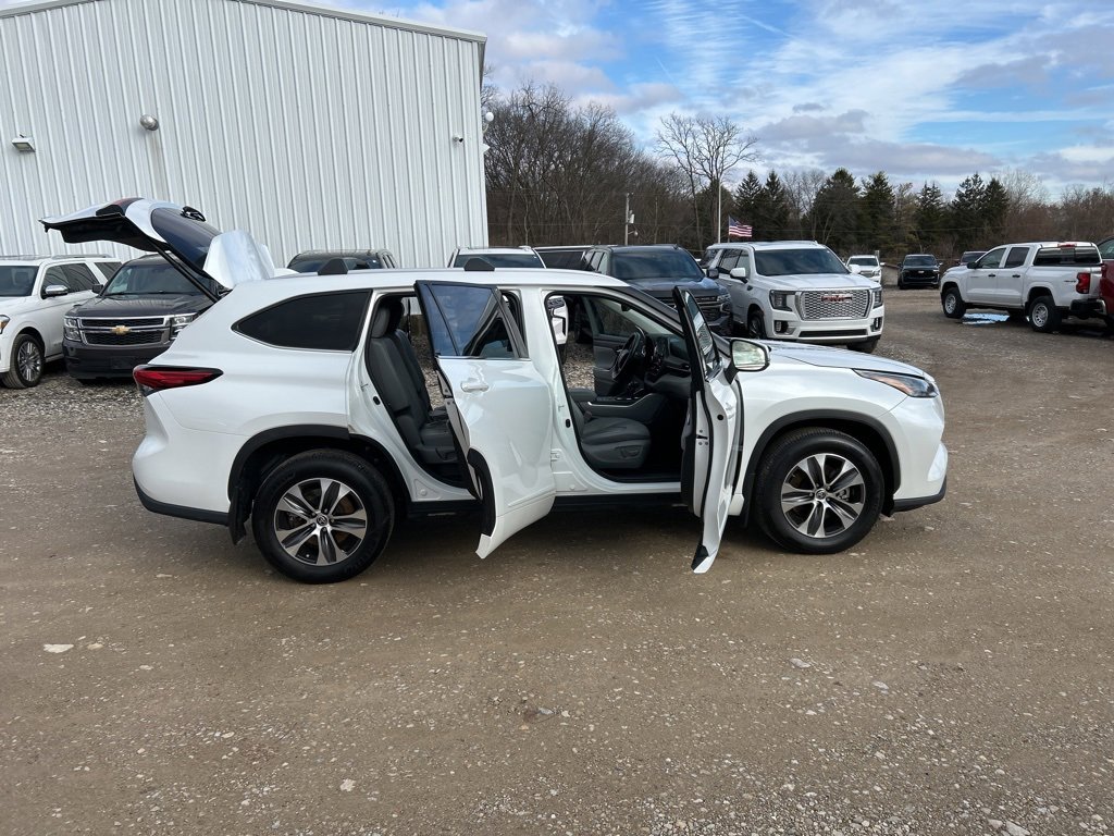 Used 2022 Toyota Highlander XLE image 31