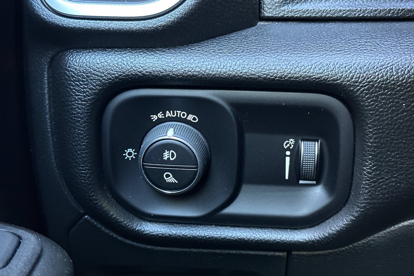 Used 2025 RAM 1500 Big Horn AWD/4WD image 34
