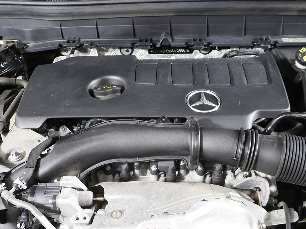 Used 2021 Mercedes-Benz GLB 250 4MATIC w/ Premium Package image 17