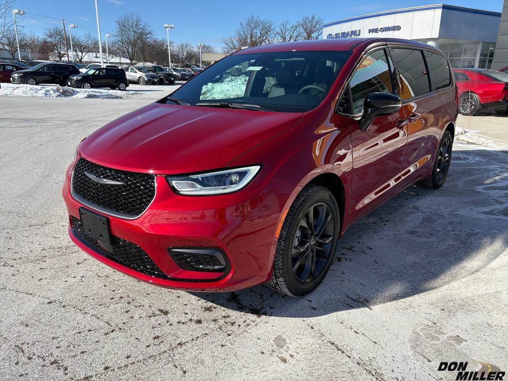 New 2026 Chrysler Pacifica Select