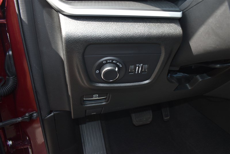 Used 2023 Jeep Grand Cherokee Altitude AWD/4WD image 12