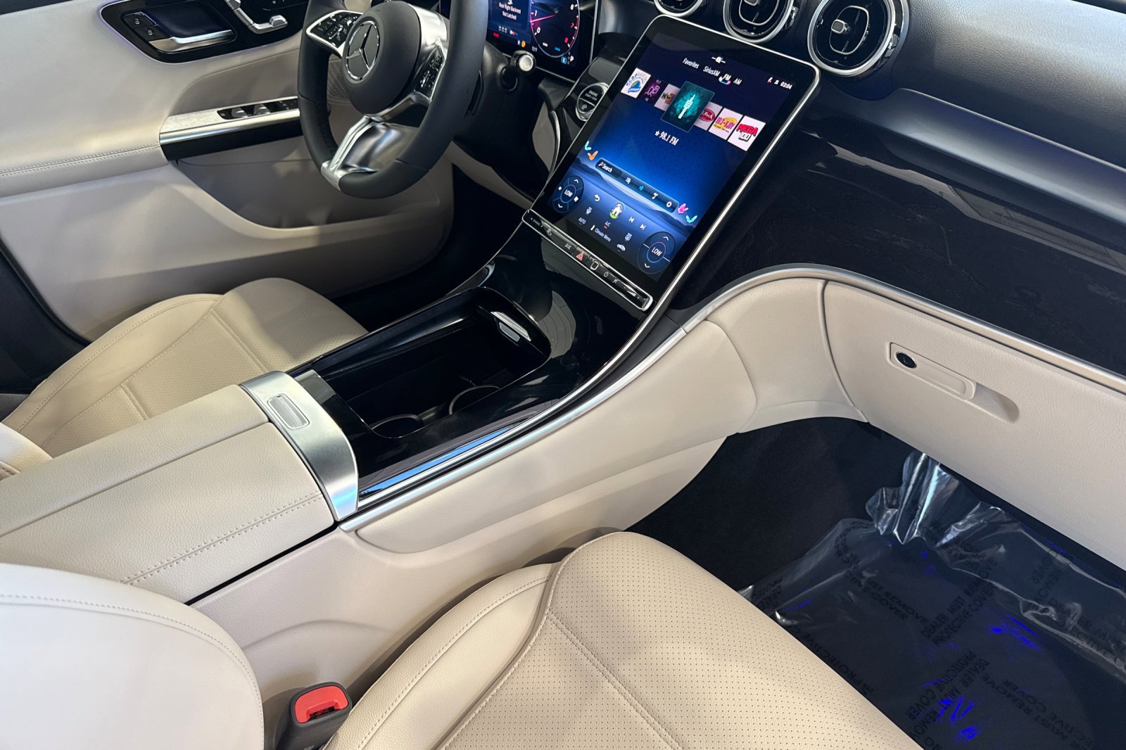 New 2026 Mercedes-Benz GLC 300 image 16