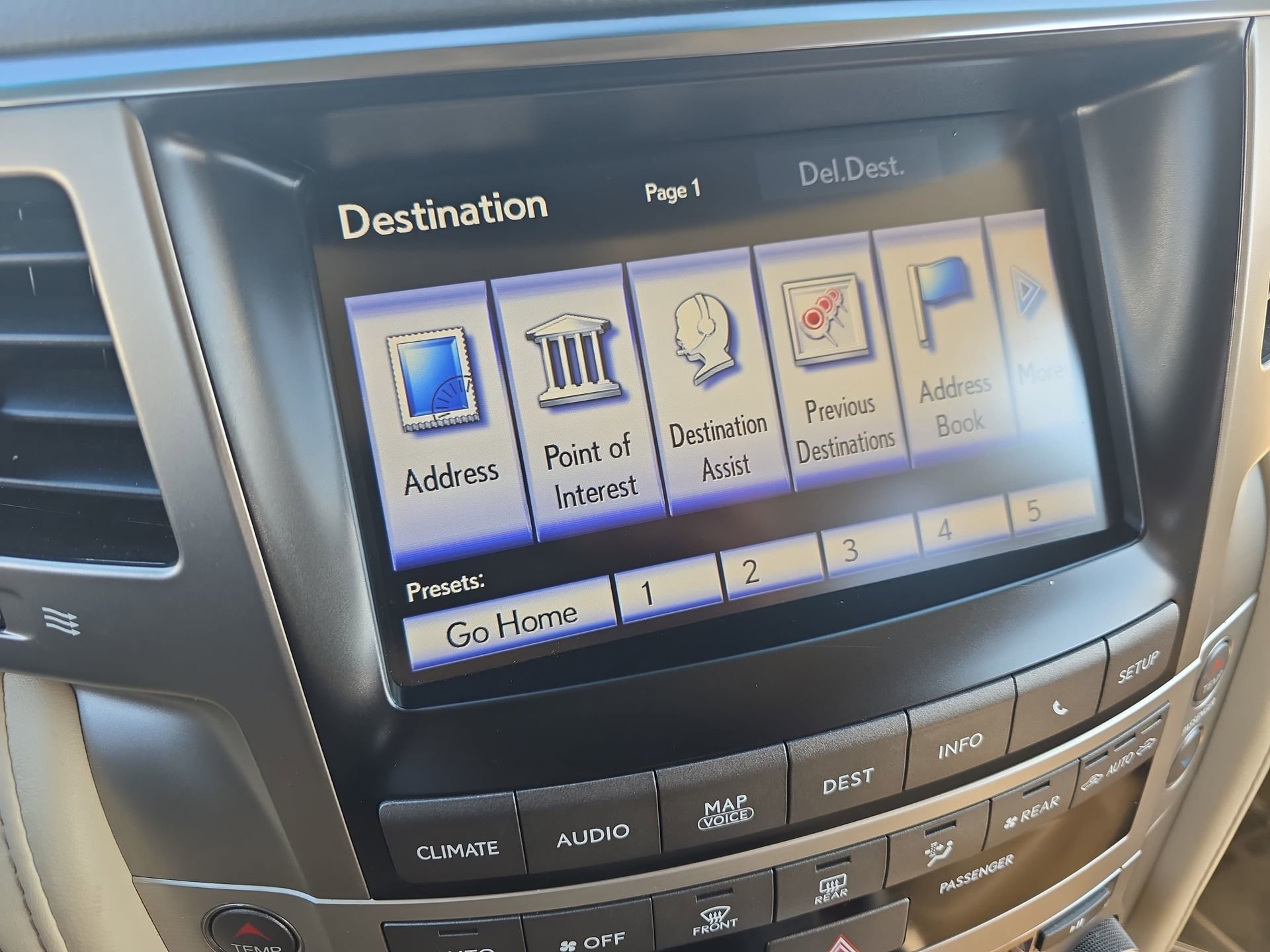 Used 2015 Lexus LX 570 4WD w/ Luxury Package image 22