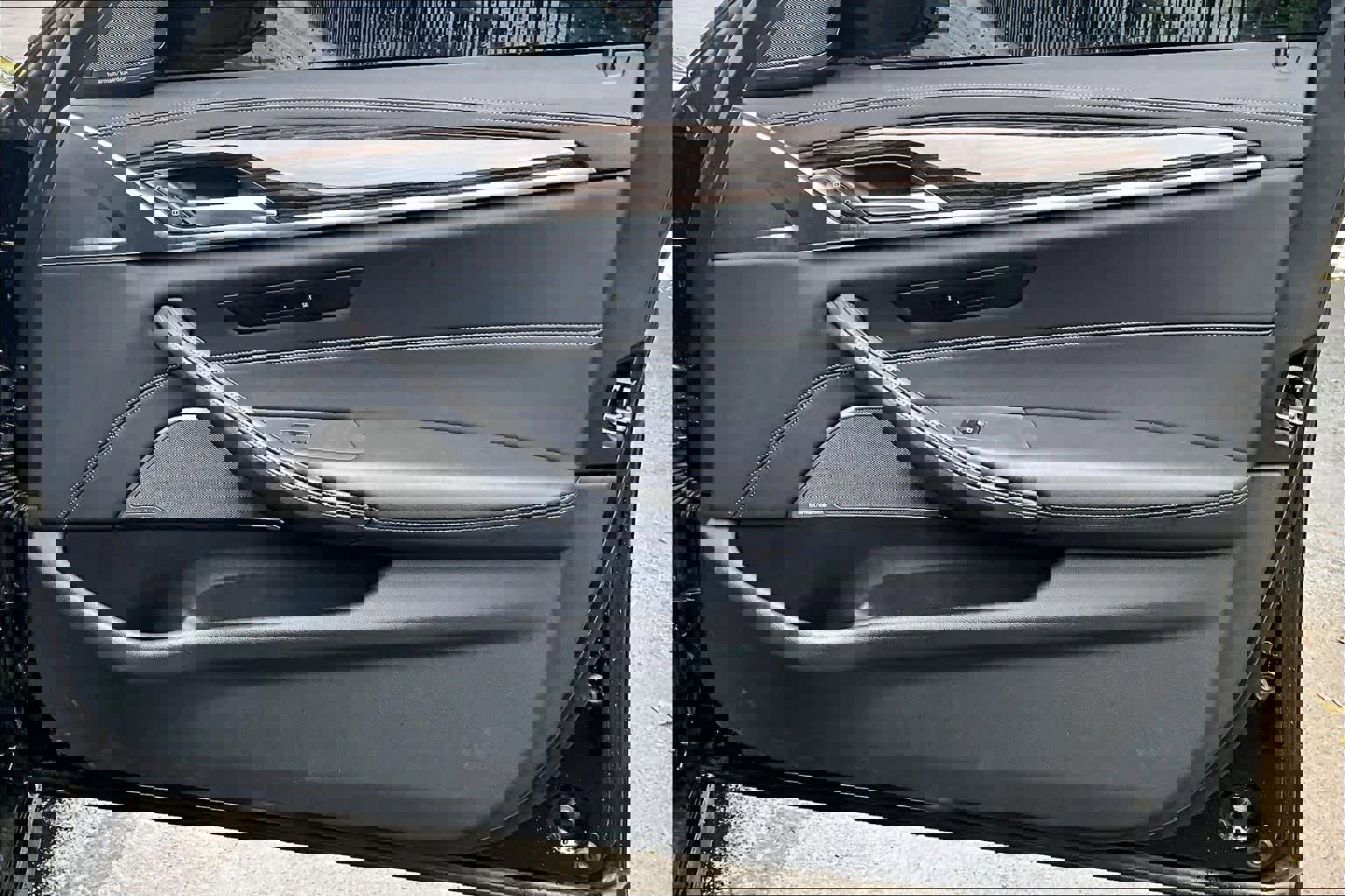 Used 2021 BMW M550i xDrive w/ Premium Package image 24