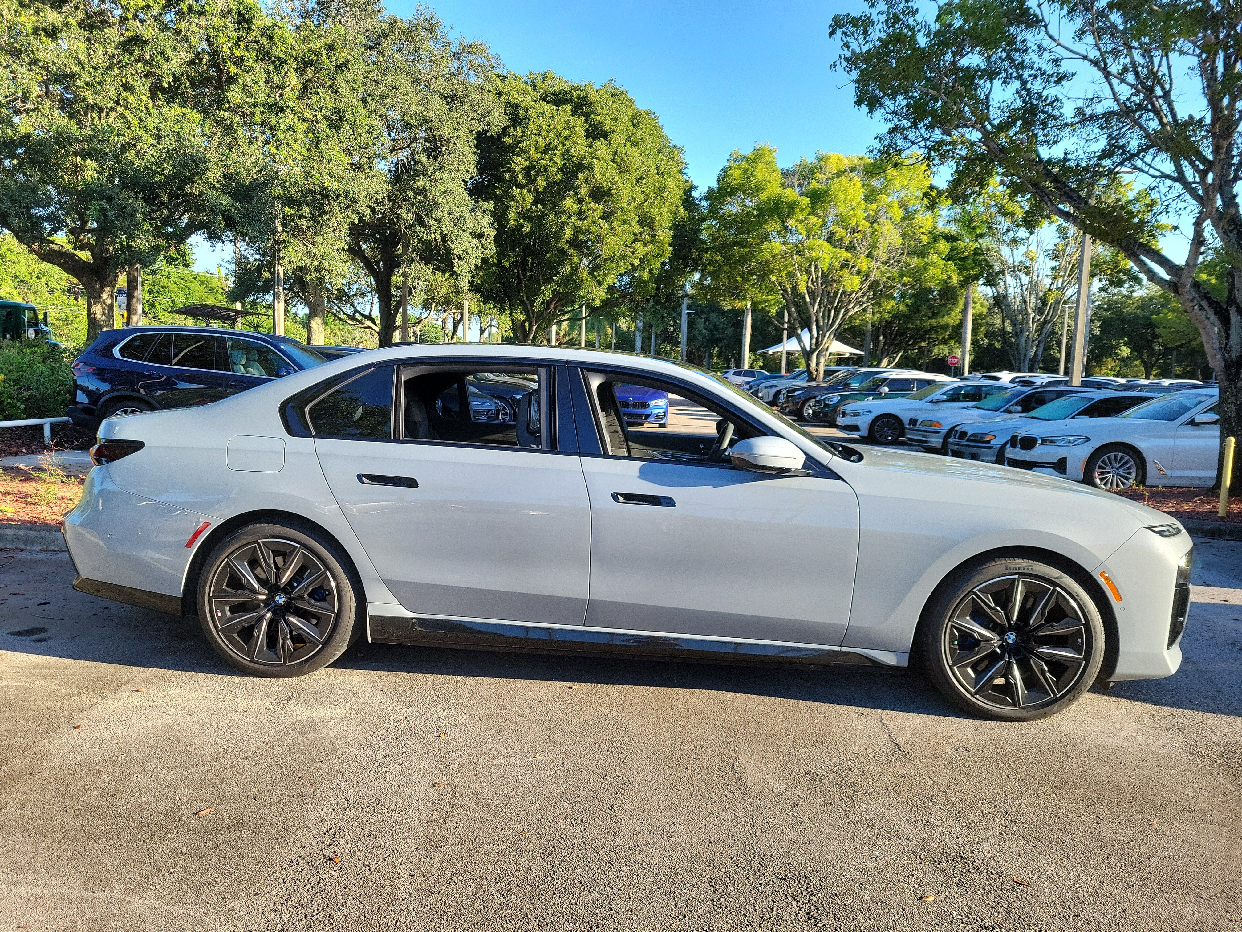 Certified 2023 BMW i7 xDrive60 AWD/4WD image 7