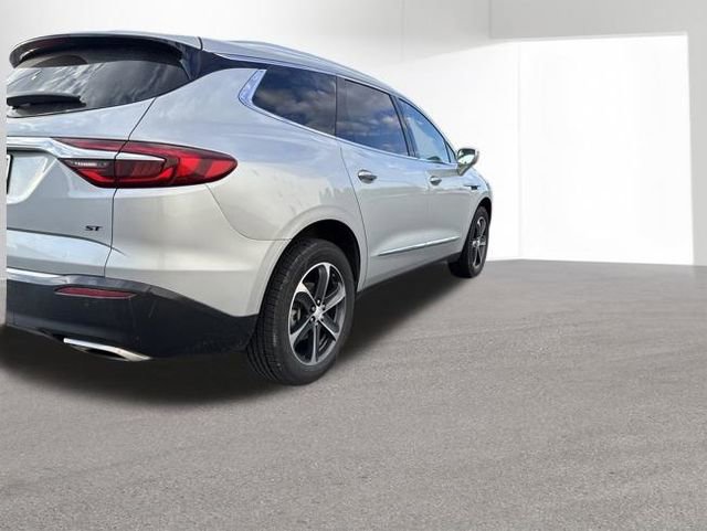 Used 2020 Buick Enclave Essence w/ Sport Touring Edition FWD image 5