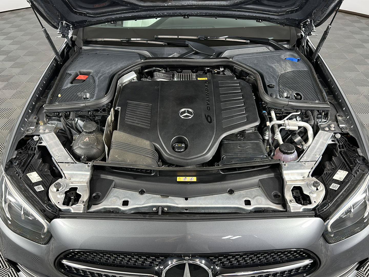 Used 2023 Mercedes-Benz E 450 4MATIC Sedan image 2