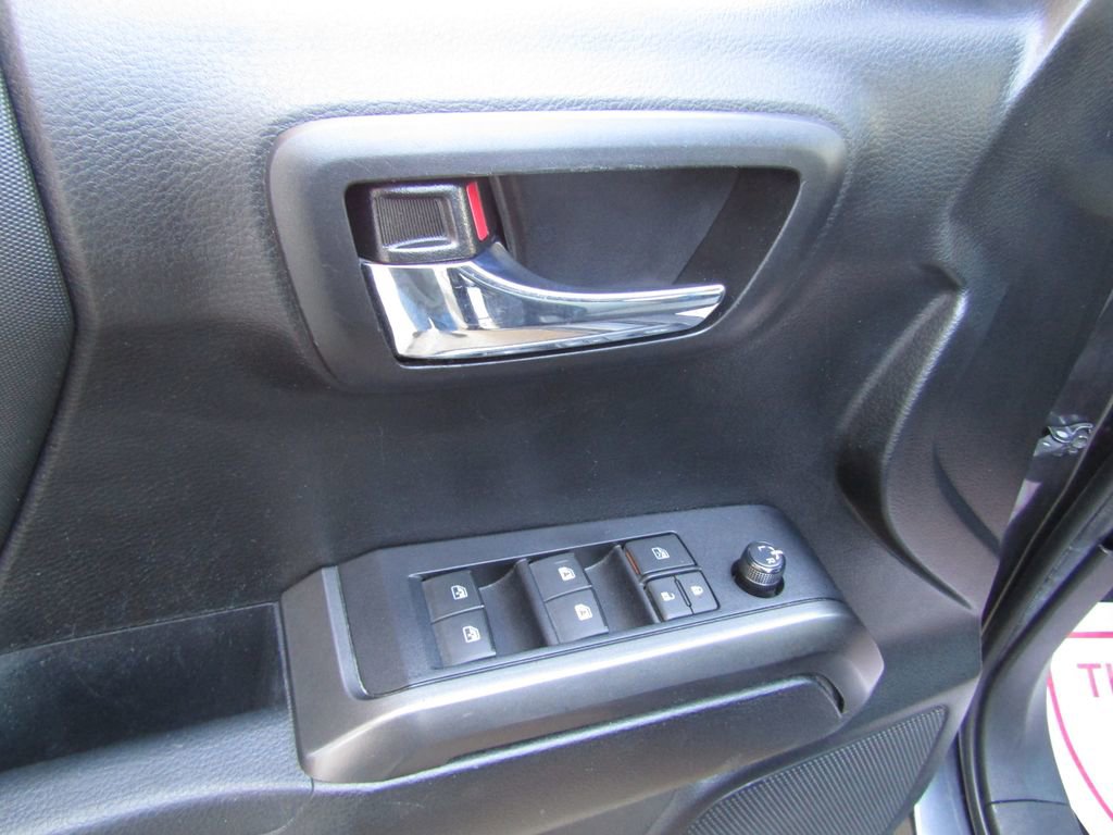 Used 2022 Toyota Tacoma TRD Off-Road w/ Technology Package image 18