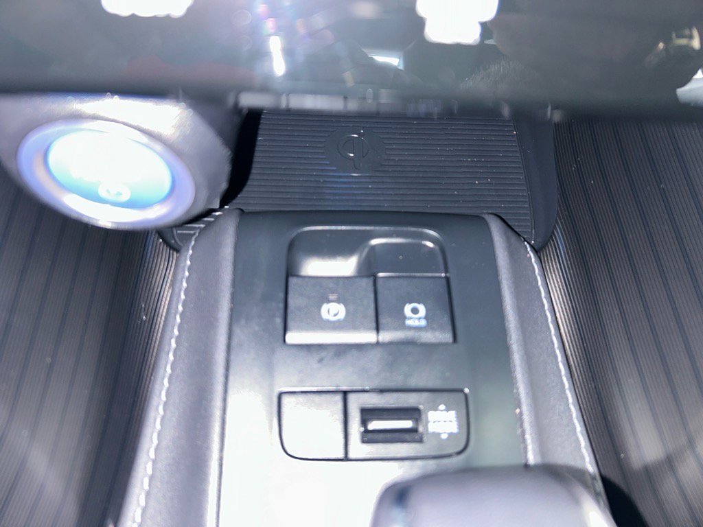 Used 2022 Toyota Venza XLE image 29