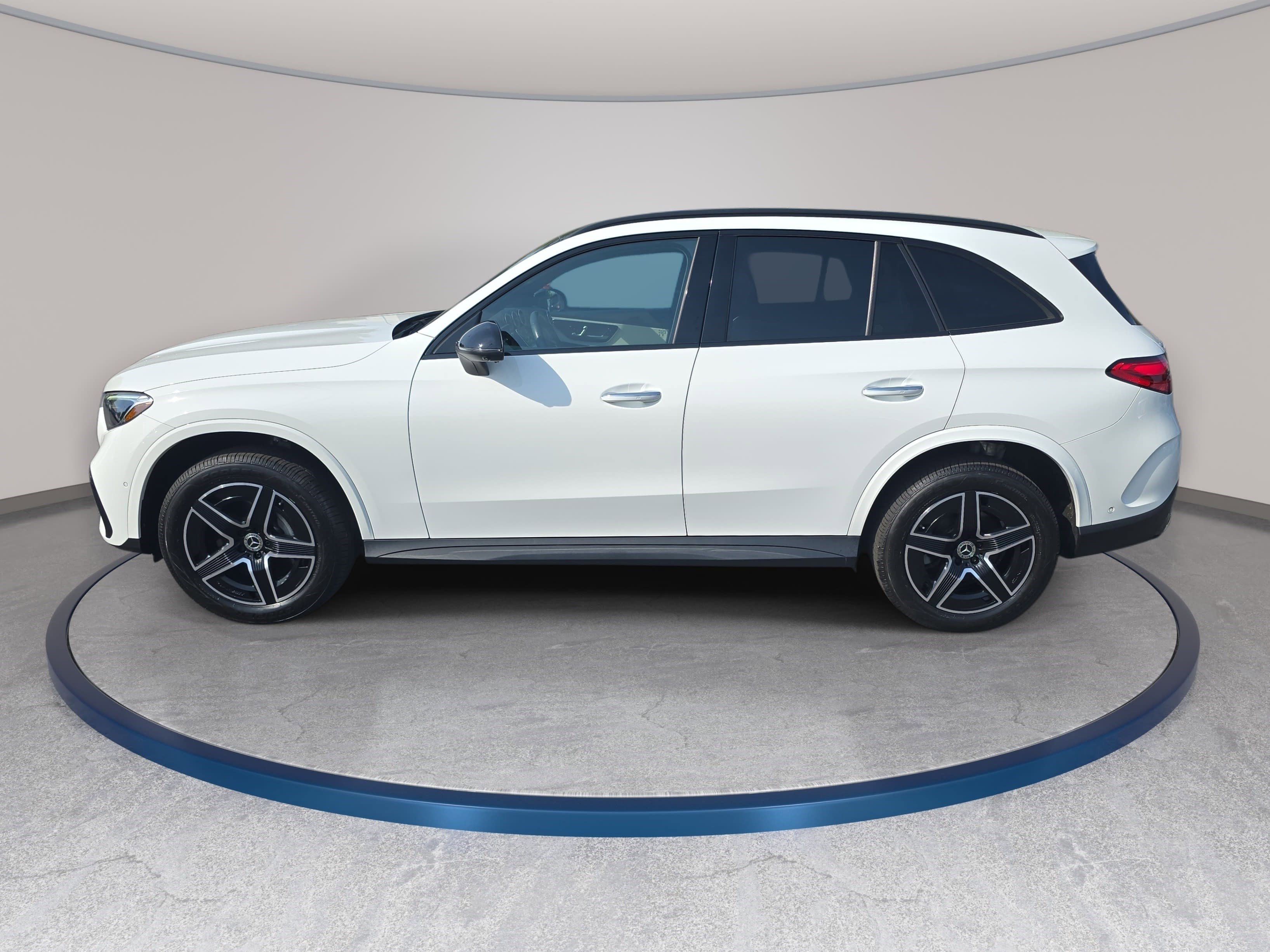Used 2023 Mercedes-Benz GLC 300 4MATIC w/ AMG Line image 8