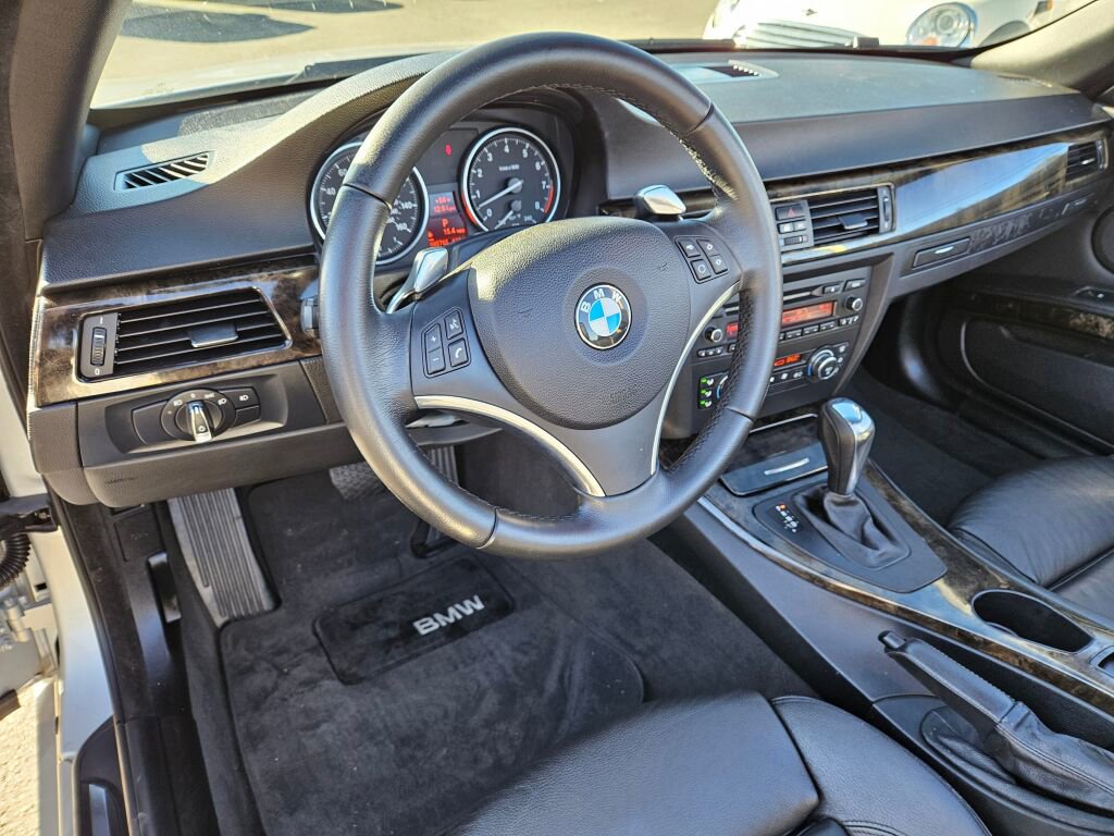 Used 2009 BMW 328i Convertible image 12