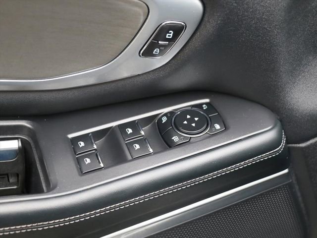 Used 2025 Ford Expedition Platinum image 18