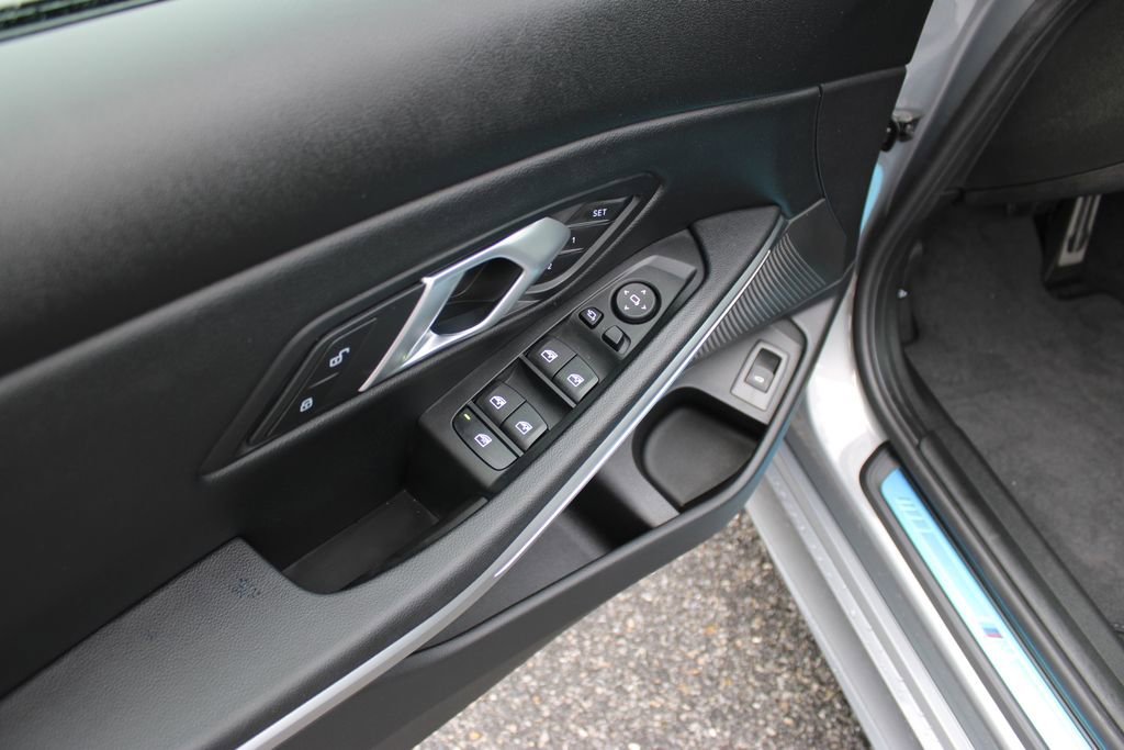 New 2025 BMW 330i xDrive Sedan w/ M Sport Package image 28