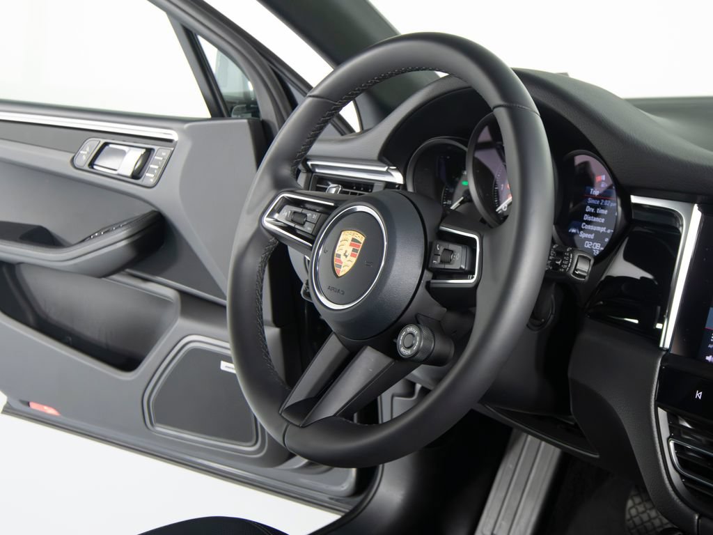 Certified 2026 Porsche Macan AWD/4WD image 36