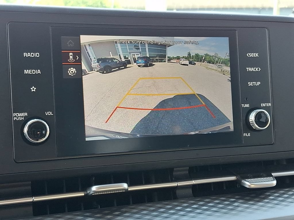 Used 2024 Kia Carnival LX FWD image 18