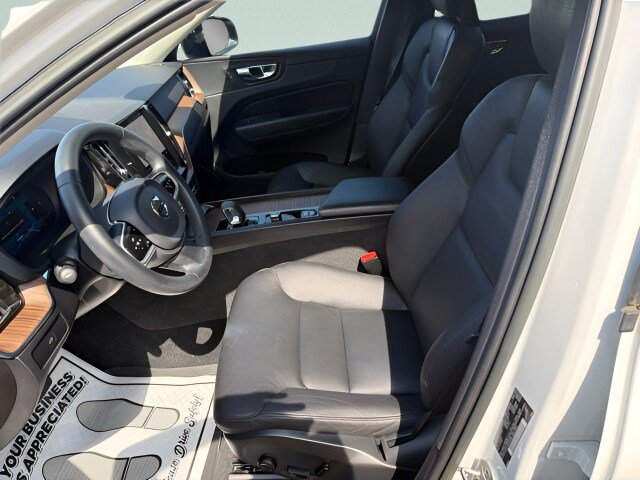 Used 2023 Volvo XC60 B5 Plus w/ Climate Package AWD/4WD image 5