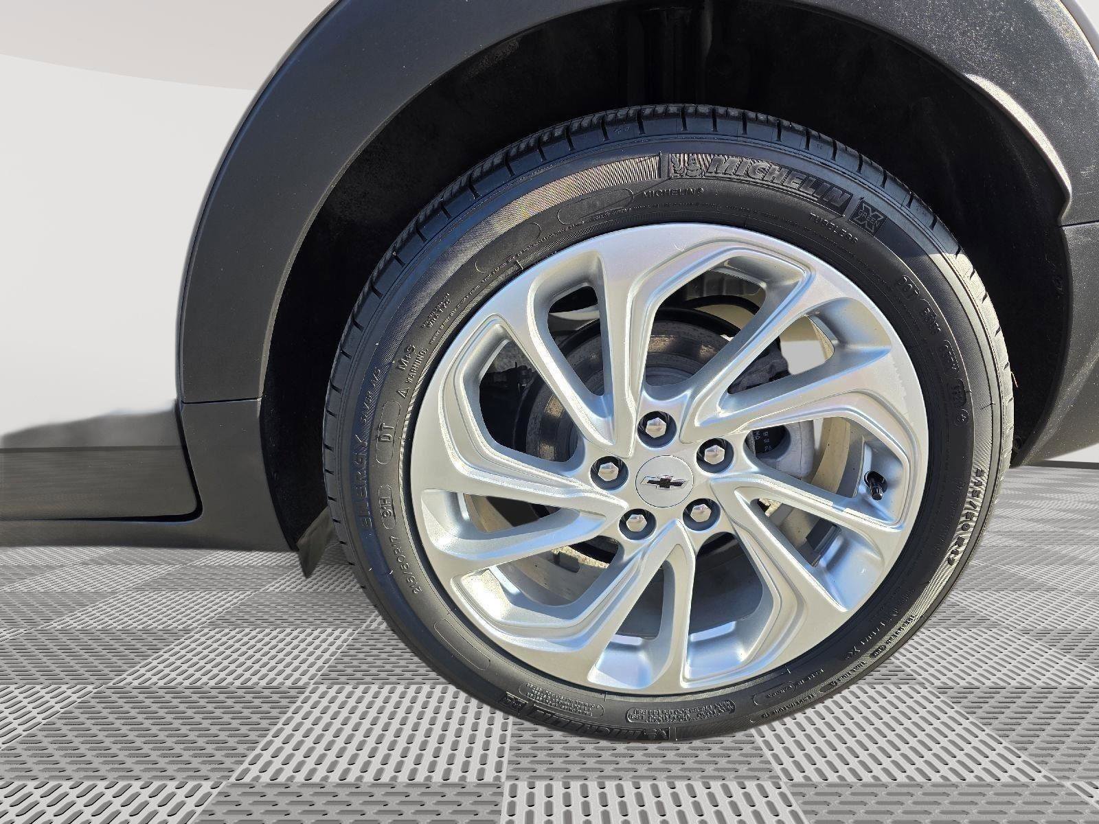 Used 2022 Chevrolet Bolt EUV LT w/ Comfort Package image 22