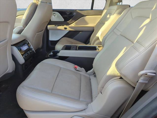 Used 2022 Lincoln Aviator Reserve w/ Equipment Group 201A AWD/4WD image 10