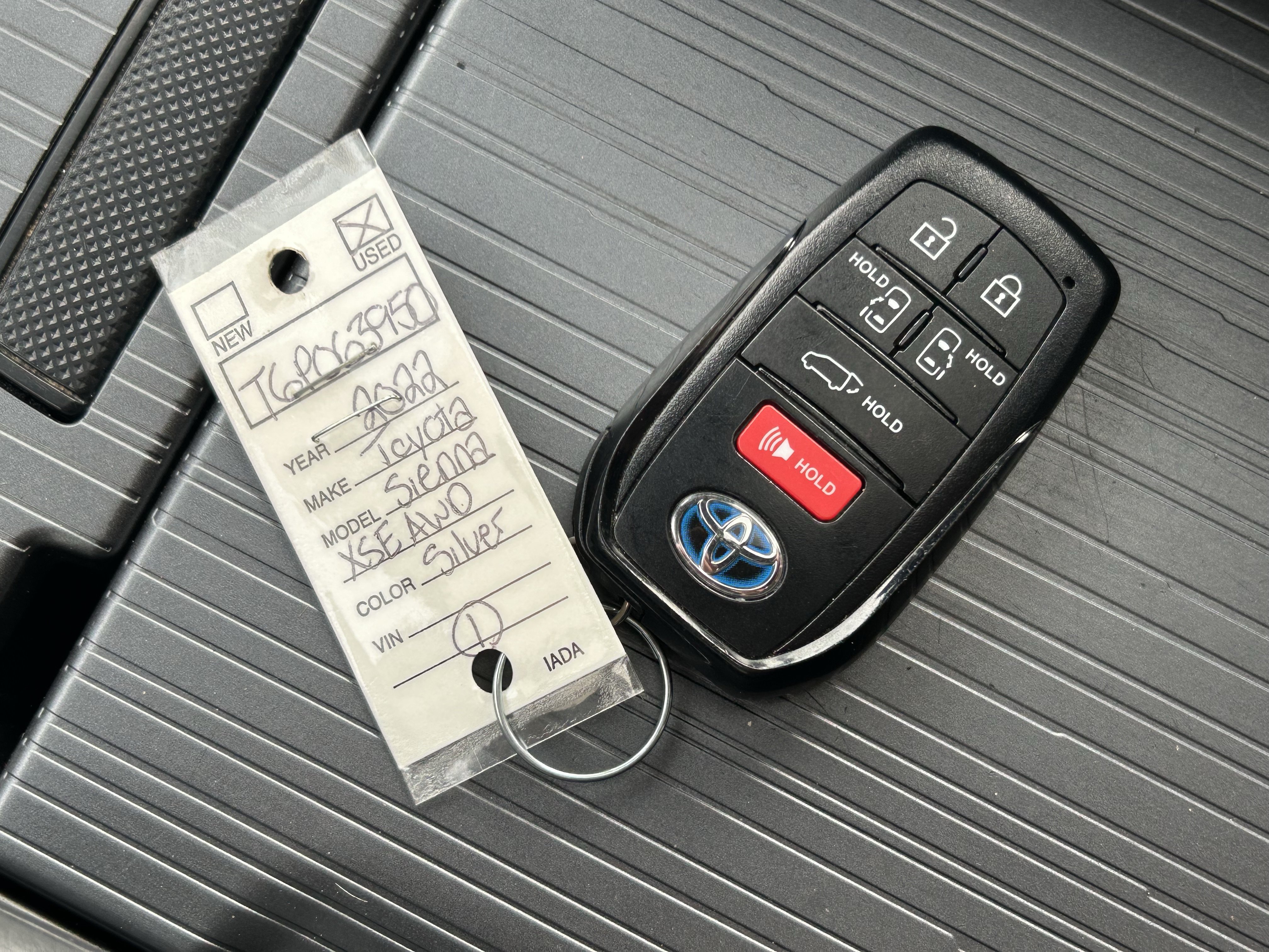 Used 2022 Toyota Sienna XSE w/ XSE Plus Package AWD/4WD image 39