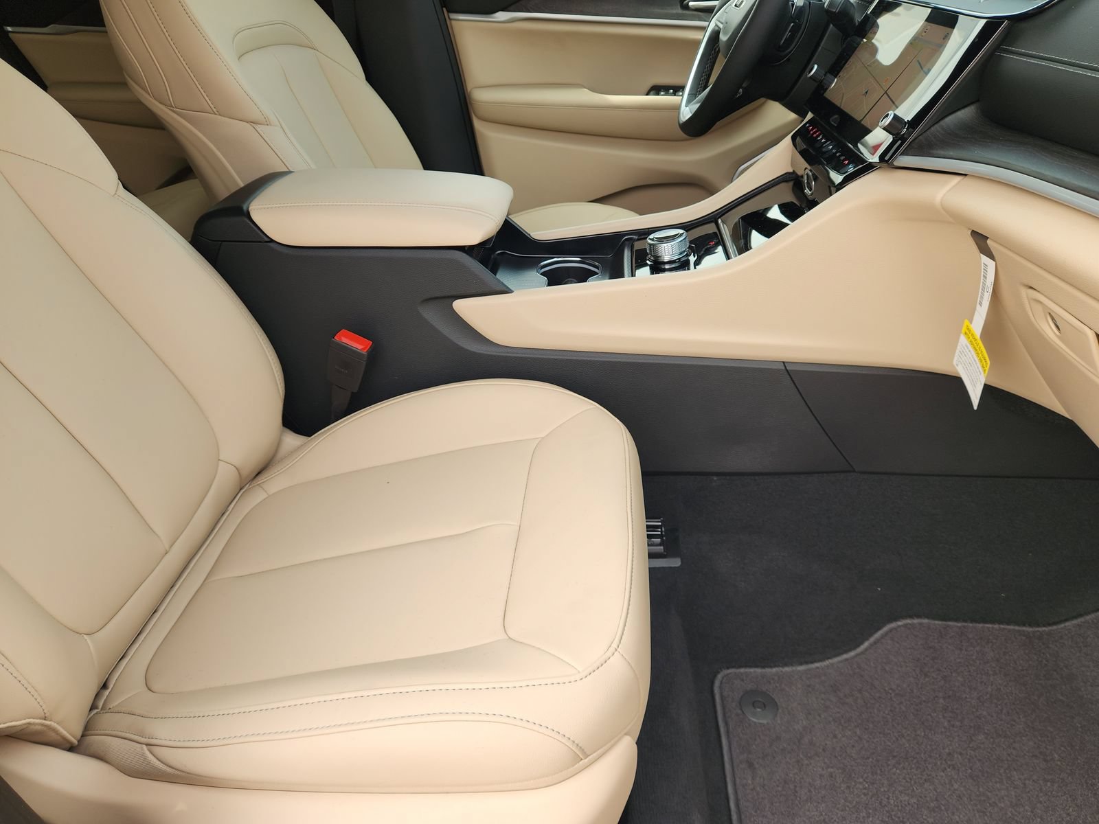 New 2026 Jeep Grand Cherokee Limited RWD image 13