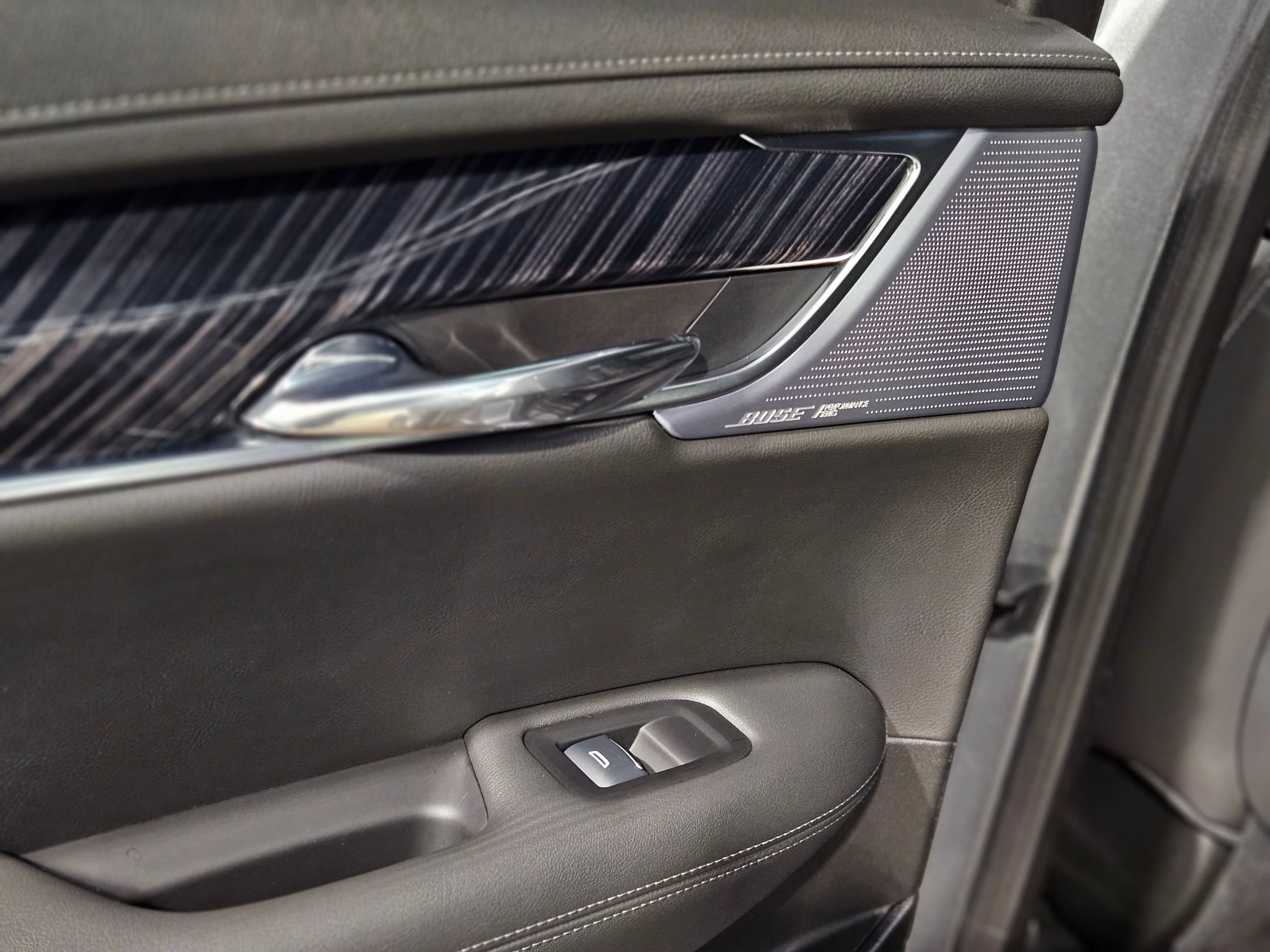 Used 2025 Cadillac XT6 Premium Luxury image 36