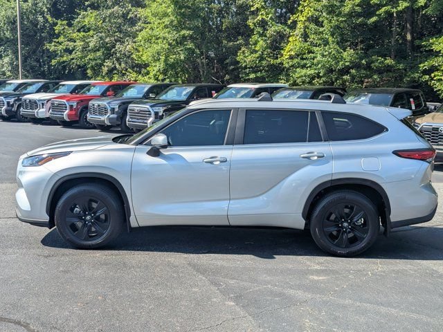 Used 2023 Toyota Highlander XLE AWD/4WD image 4