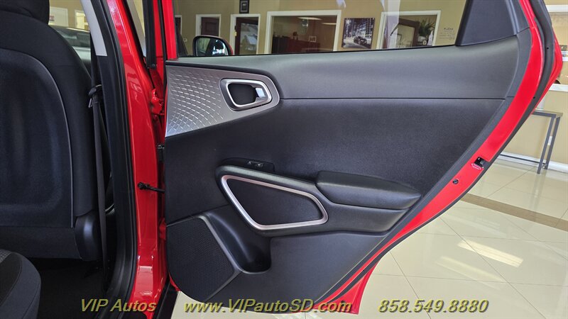 Used 2023 Kia Soul LX FWD image 14