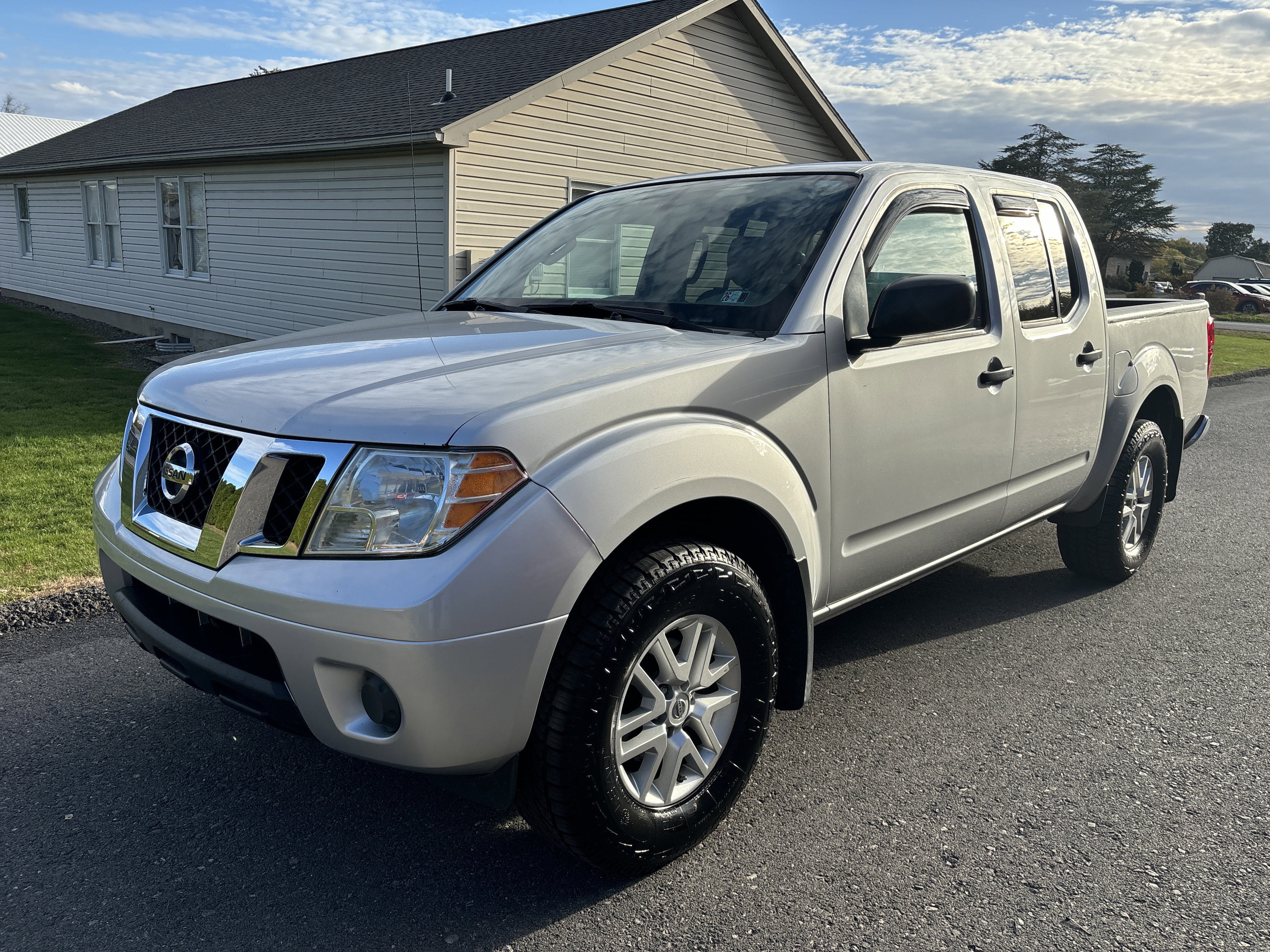 Used 2019 Nissan Frontier SV image 7