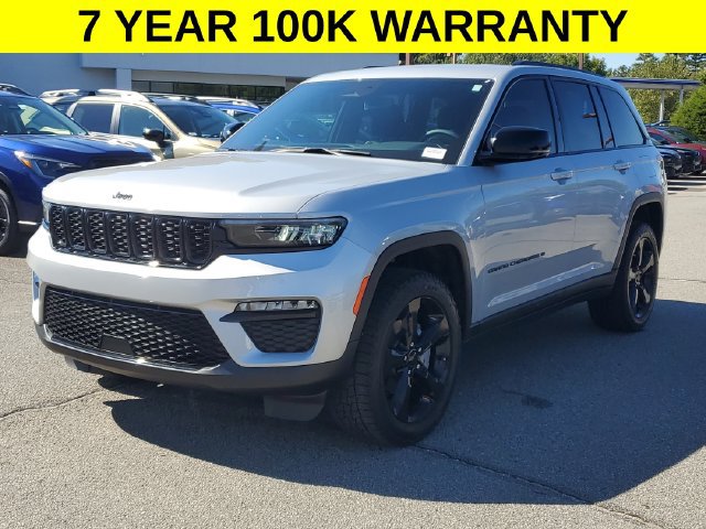 Certified 2024 Jeep Grand Cherokee Limited w/ Black Appearance Package AWD/4WD image 4