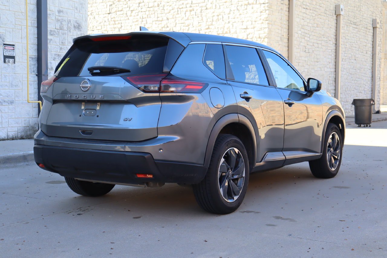 Used 2024 Nissan Rogue SV FWD image 3