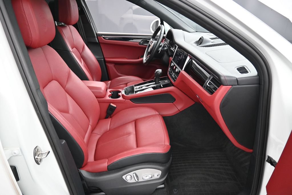Certified 2024 Porsche Macan S AWD/4WD image 29