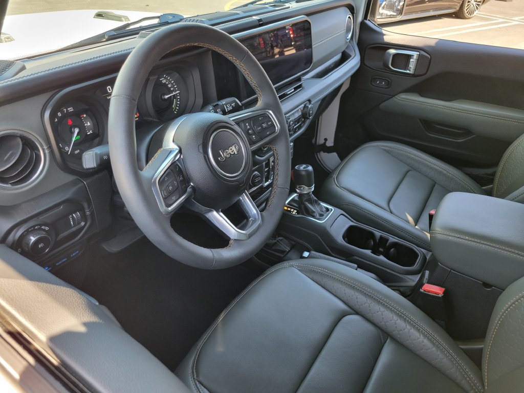 Used 2024 Jeep Wrangler High Altitude AWD/4WD image 3