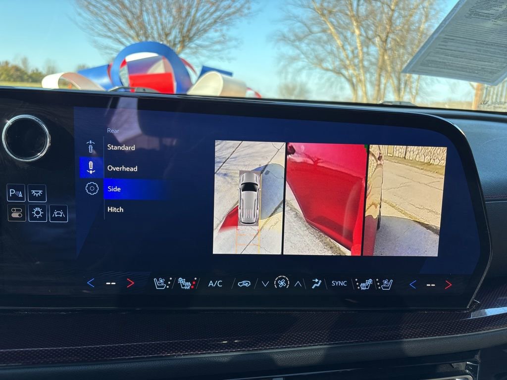 Used 2024 Chevrolet Traverse RS image 42