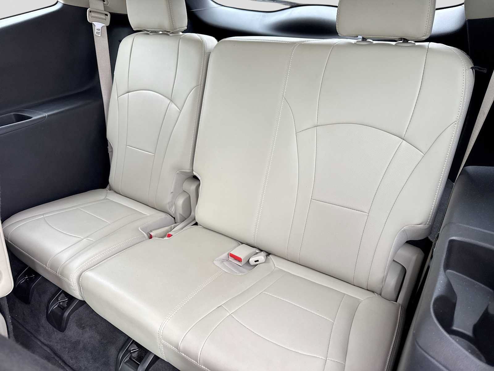 Used 2020 Buick Enclave Essence FWD image 17