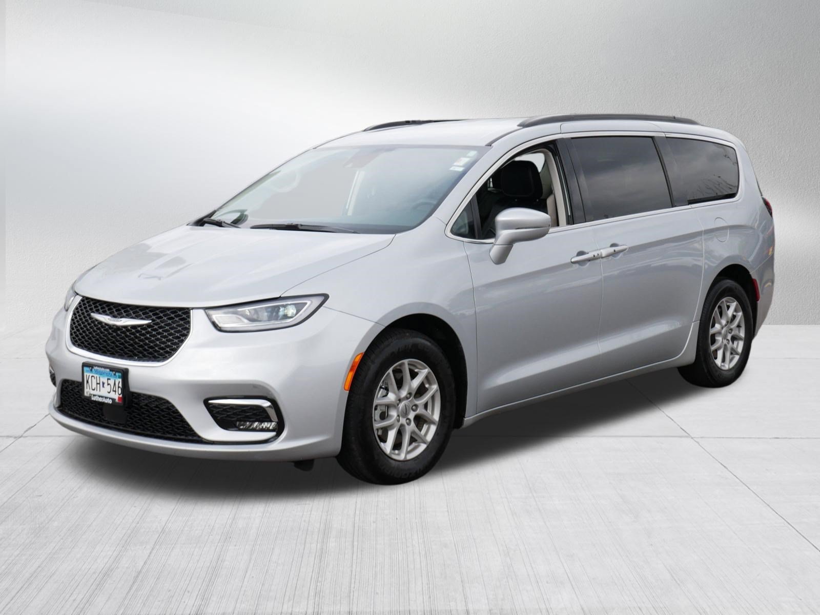 Used 2022 Chrysler Pacifica Touring-L FWD image 3