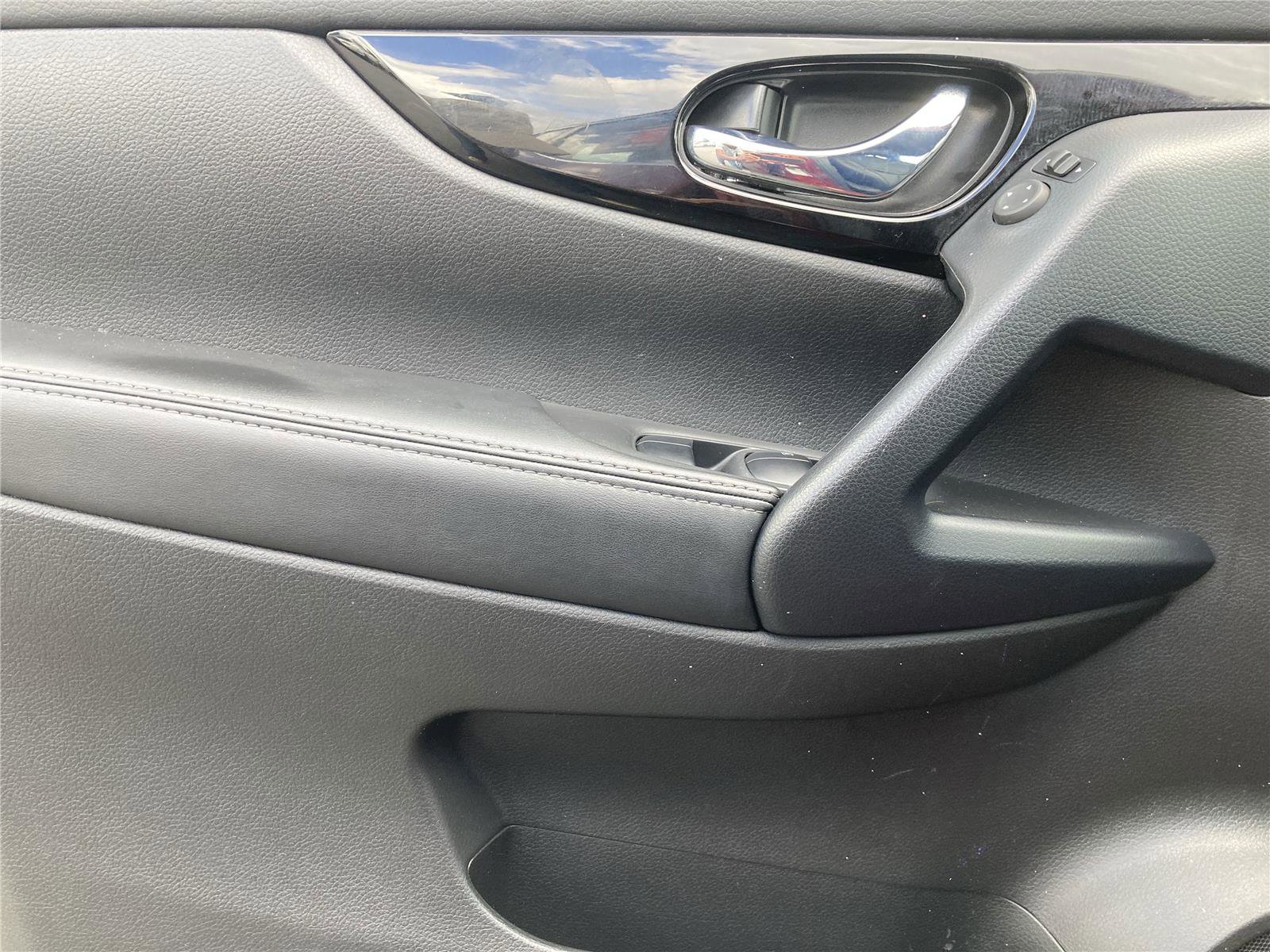 Used 2022 Nissan Rogue Sport SL image 29