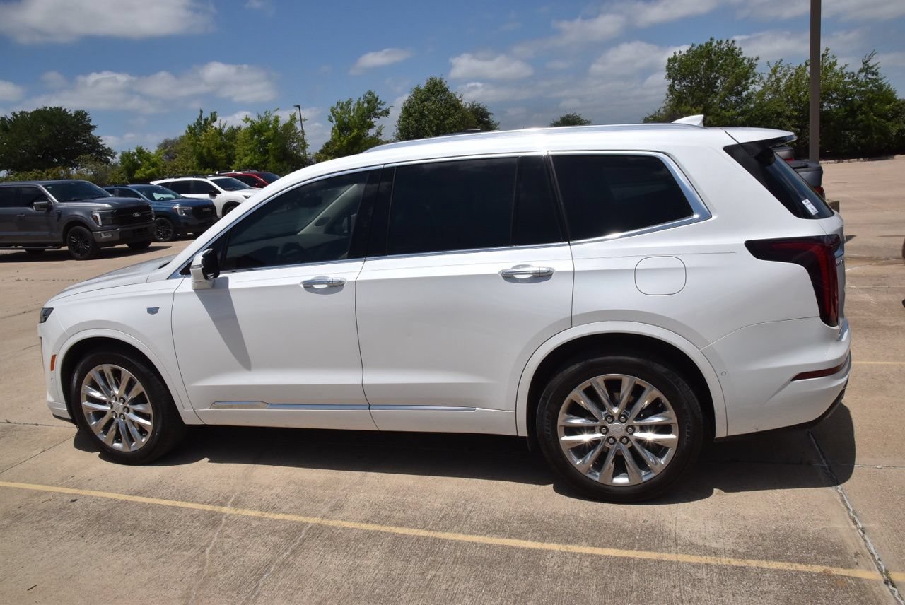Used 2022 Cadillac XT6 Premium Luxury w/ Technology Package FWD image 9
