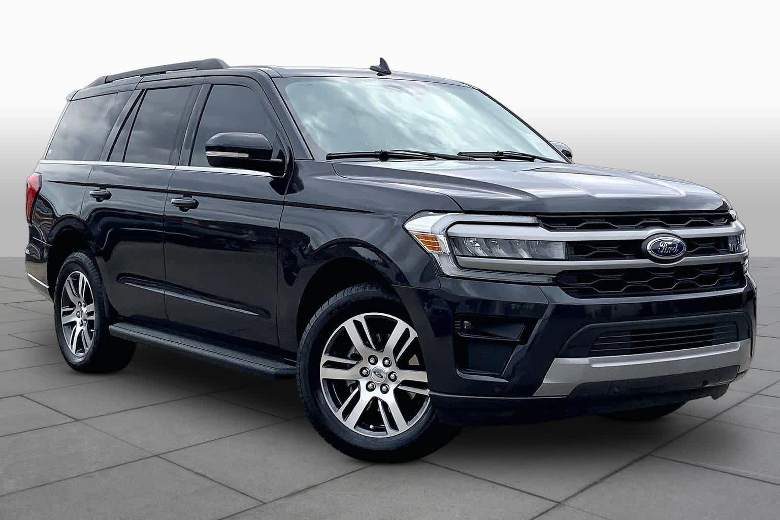 Used 2024 Ford Expedition XLT RWD image 3