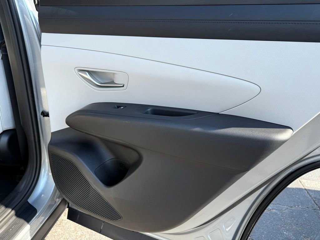 Used 2025 Hyundai Tucson SE image 15