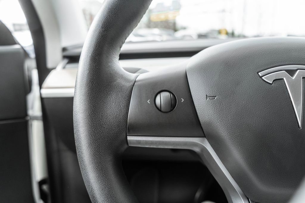 Used 2021 Tesla Model Y Long Range image 19