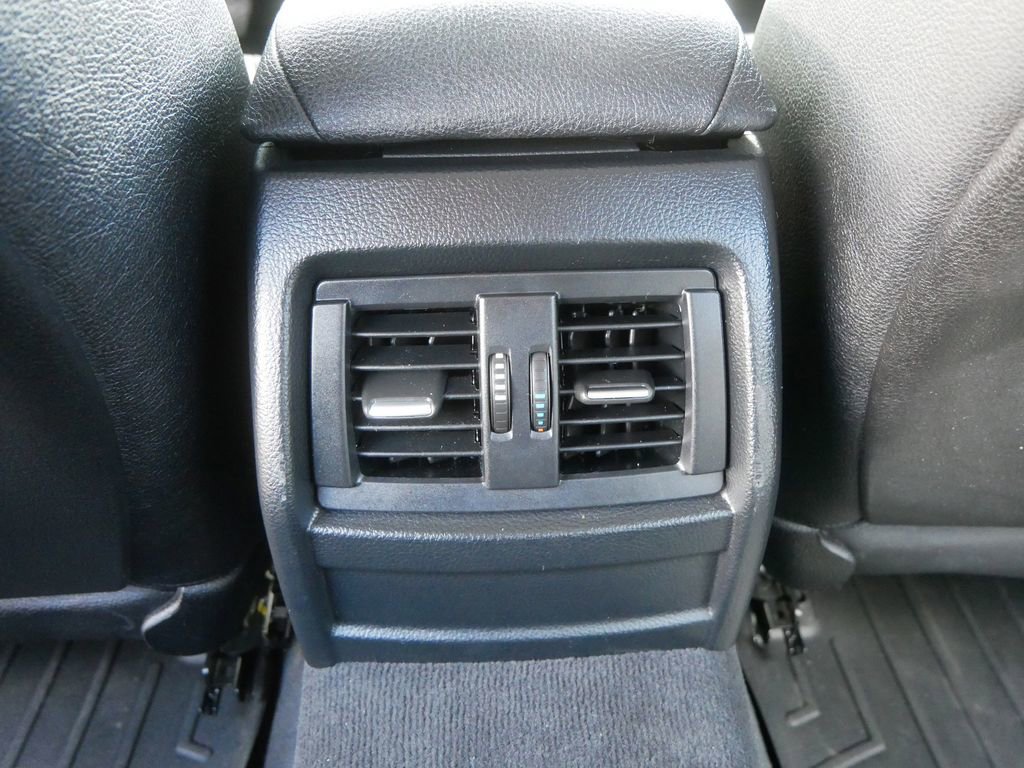 Used 2015 BMW 320i xDrive Sedan AWD/4WD image 17