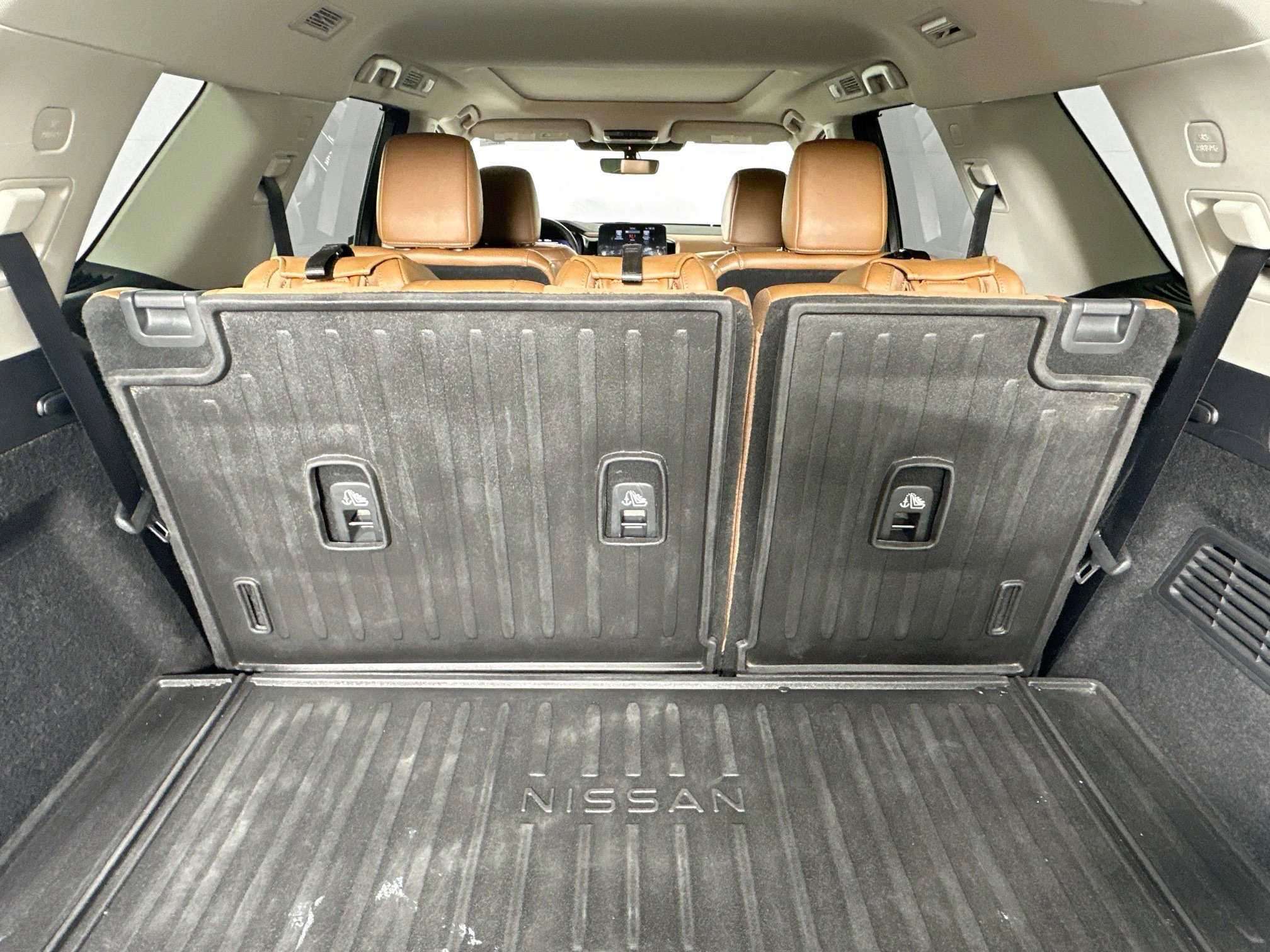 Used 2023 Nissan Pathfinder Platinum image 28