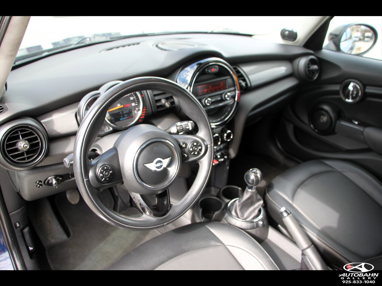 Used 2015 MINI Cooper 4-Door Hardtop w/ Premium Package image 25