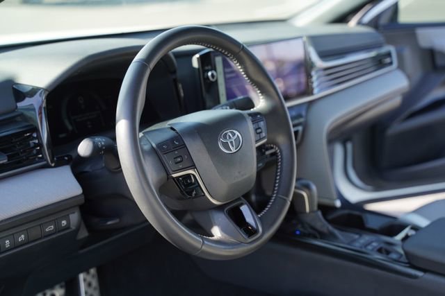 Used 2025 Toyota Camry SE w/ Multimedia Upgrade Package image 27