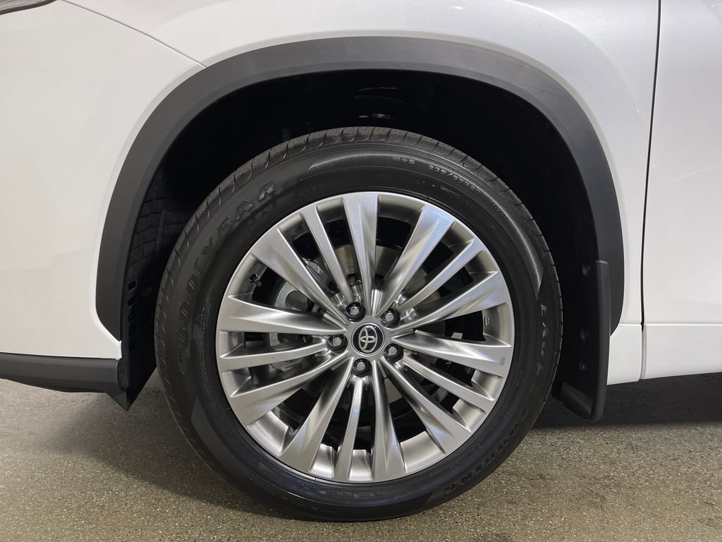 New 2026 Toyota Highlander Platinum AWD/4WD image 11