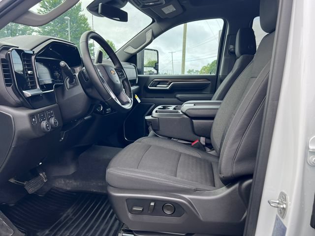 Used 2025 Chevrolet Silverado 3500 LT w/ Safety Package AWD/4WD image 3