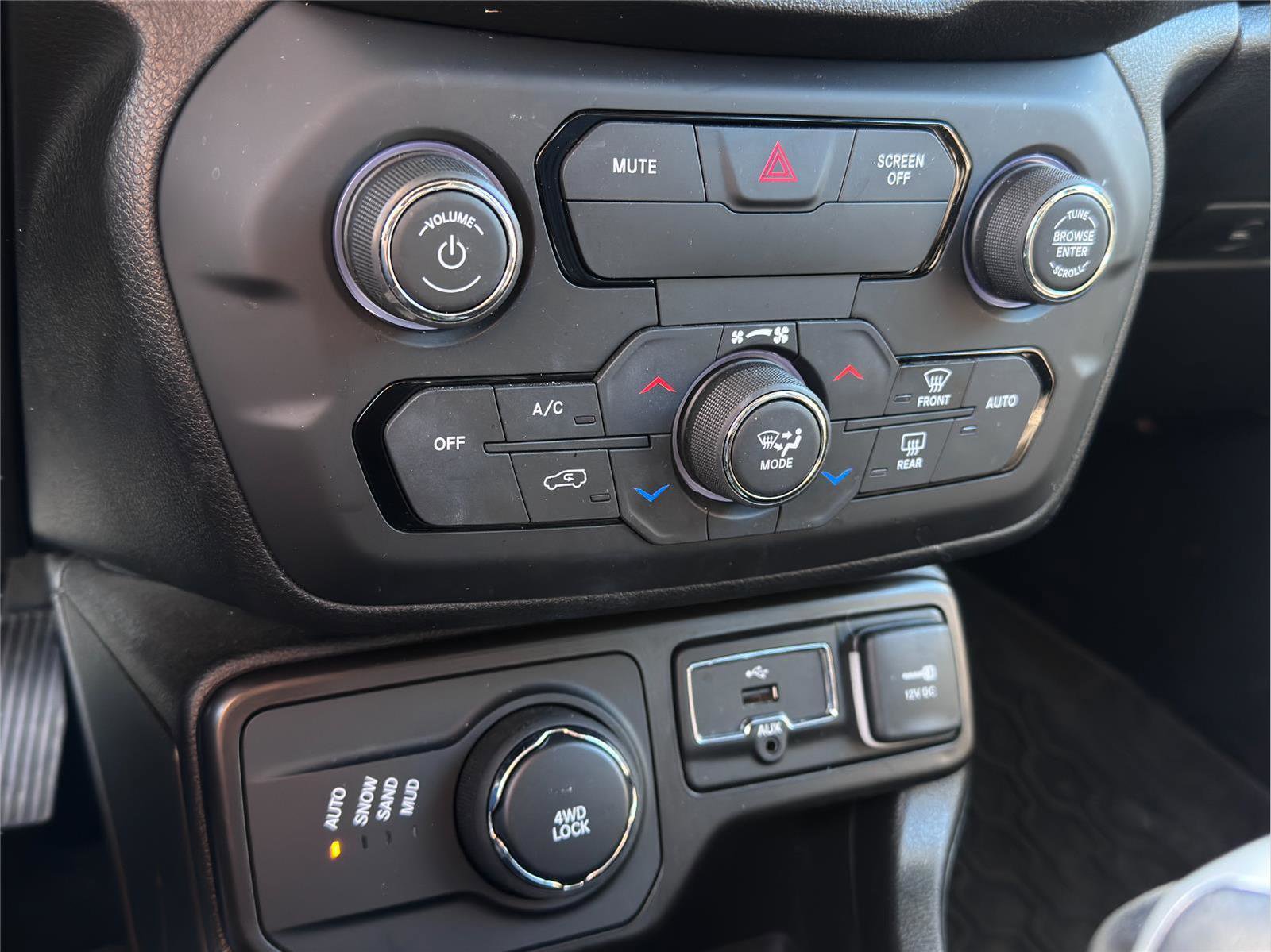 Used 2019 Jeep Renegade Limited w/ UConnect 8.4 Nav Group image 21