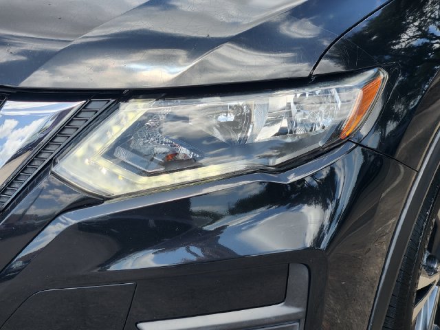 Used 2019 Nissan Rogue SV w/ Premium Package FWD image 9
