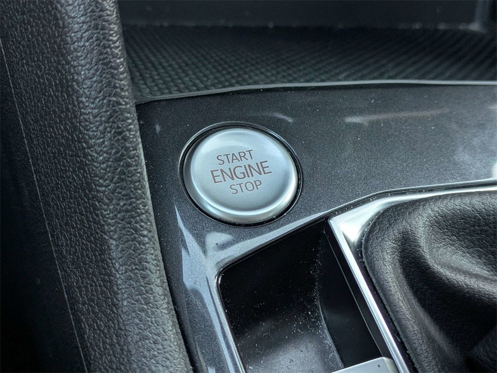 Used 2024 Volkswagen Tiguan Wolfsburg Edition image 32