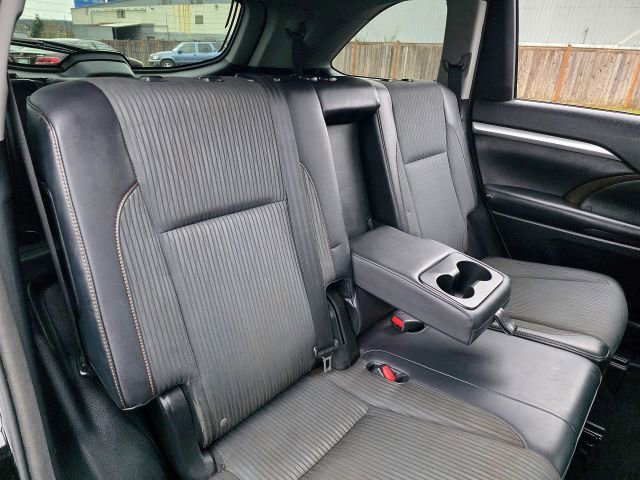 Used 2015 Toyota Highlander LE image 30